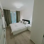 4 Perly ホテル *