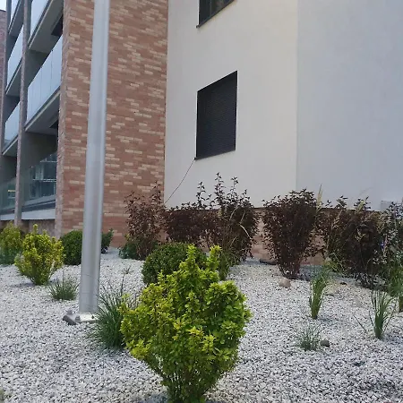 4 Perly Apartment *