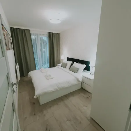 4 Perly Apartment *